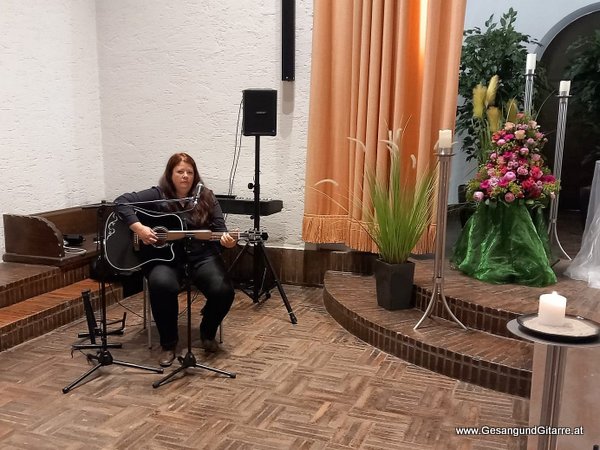 Aussegnungshalle Friedhof Lindau Bodensee Trauerfeier Beerdigung Verabschiedung Musik Kirche Solomusikerin Sängerin mit Gitarre www.trauer-musik.at www.gesangundgitarre.at Gesang Gitarre Yvonne Brugger Trauersängerin Kirchensängerin Kirche Trauerfeier Beerdigung Verabschiedung Vorarlberg Musik Kirche Trauersängerin Sängerin mit Gitarre www.trauer-musik.at www.gesangundgitarre.at Gesang Gitarre Yvonne Brugger Trauersängerin Kirchensängerin