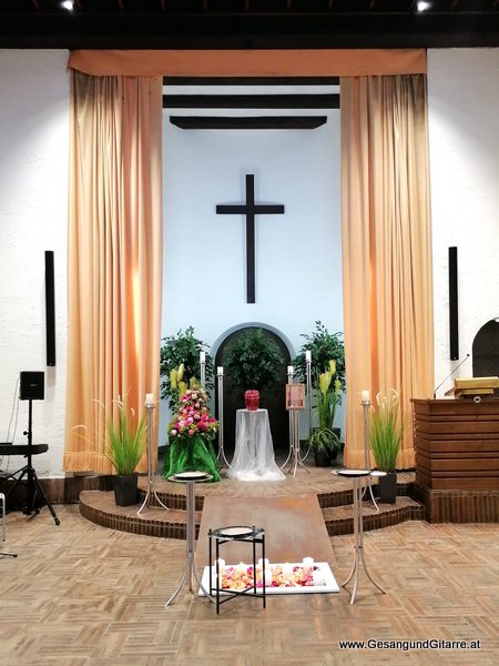 Aussegnungshalle Friedhof Lindau Bodensee Trauerfeier Beerdigung Verabschiedung Musik Kirche Solomusikerin Sängerin mit Gitarre www.trauer-musik.at www.gesangundgitarre.at Gesang Gitarre Yvonne Brugger Trauersängerin Kirchensängerin Kirche Trauerfeier Beerdigung Verabschiedung Vorarlberg Musik Kirche Trauersängerin Sängerin mit Gitarre www.trauer-musik.at www.gesangundgitarre.at Gesang Gitarre Yvonne Brugger Trauersängerin Kirchensängerin
