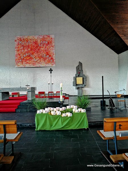 Kirche Rankweil Jahrtagsmesse Gedenkfeier Jahresgottesdienst Trauerfeier Beerdigung Verabschiedung Vorarlberg Musik Kirche Trauersängerin Sängerin mit Gitarre www.gesangundgitarre.at Gesang Gitarre Yvonne Brugger
