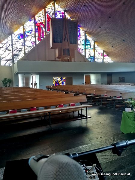 Kirche Rankweil Jahrtagsmesse Gedenkfeier Jahresgottesdienst Trauerfeier Beerdigung Verabschiedung Vorarlberg Musik Kirche Trauersängerin Sängerin mit Gitarre www.gesangundgitarre.at Gesang Gitarre Yvonne Brugger