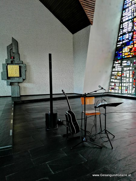 Kirche Rankweil Jahrtagsmesse Gedenkfeier Jahresgottesdienst Trauerfeier Beerdigung Verabschiedung Vorarlberg Musik Kirche Trauersängerin Sängerin mit Gitarre www.gesangundgitarre.at Gesang Gitarre Yvonne Brugger