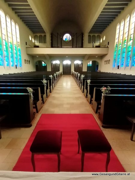 Kirche Netstal Schweiz Trauung Musik Solomusikerin Sängerin Hochzeitssängerin Hochzeit Trauung Vorarlberg Kirche www.gesangundgitarre.at Gesang Gitarre Yvonne Brugger
