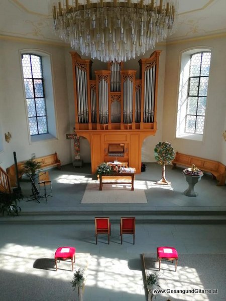 Sängerin Yvonne Brugger Traufe Trauung Taufe Musik Taufmusik Bodensee Musikerin Gitarre Gesang Kirche evangelisch Staad Thal Schweiz Ostschweiz
