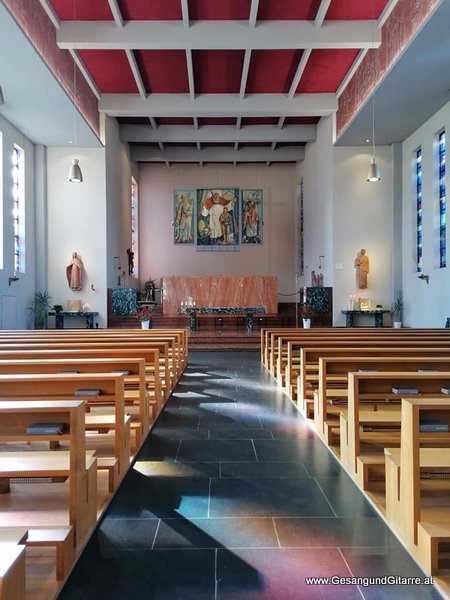 Sängerin mit Gitarre Taufe Musik Taufmusik Bodensee Musikerin Gitarre Gesang Kirche Taufsängerin Bregenz St. Gebhard Vorarlberg