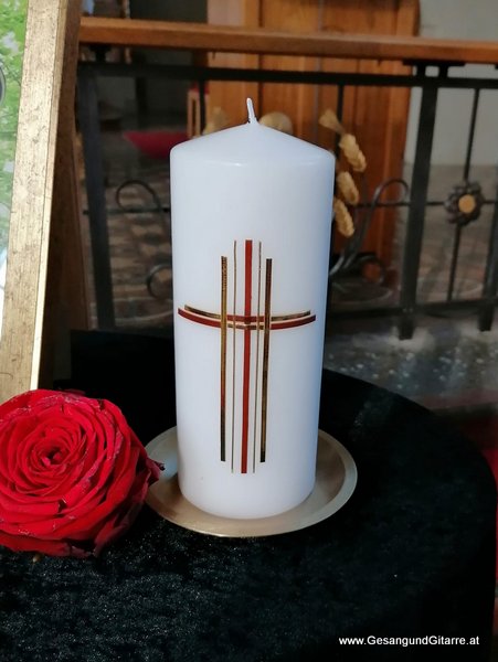 Trauerfeier Beerdigung Verabschiedung Totenwache Rosenkranzbeten Langen Bregenz Musik Kirche Trauersängerin Sängerin mit Gitarre