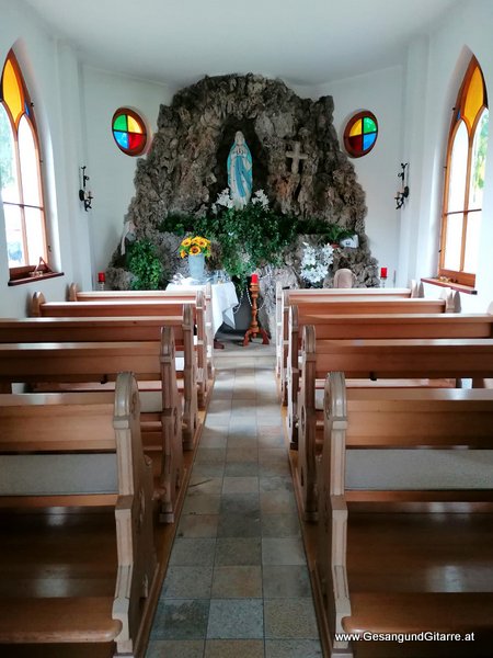 Höchst Kapelle Kirche Taufsängerin Sängerin mit Gitarre Taufe Musik Taufmusik Bodensee Musikerin Gitarre Gesang Kirche Taufsängerin Vorarlberg www.gesangundgitarre.at Gesang Gitarre Yvonne Brugger