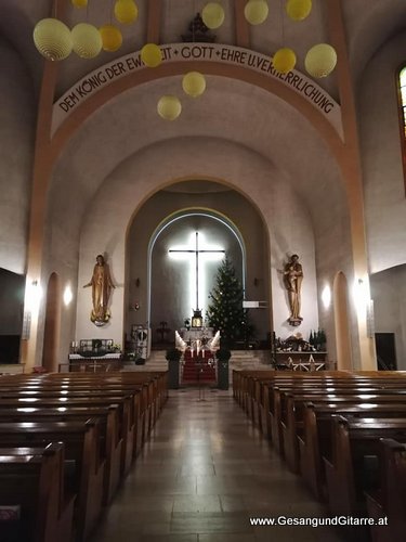 Sängerin Trauerfeier Bludenz Trauersängerin Gitarre Musik Kirche Beerdigung Begräbnis