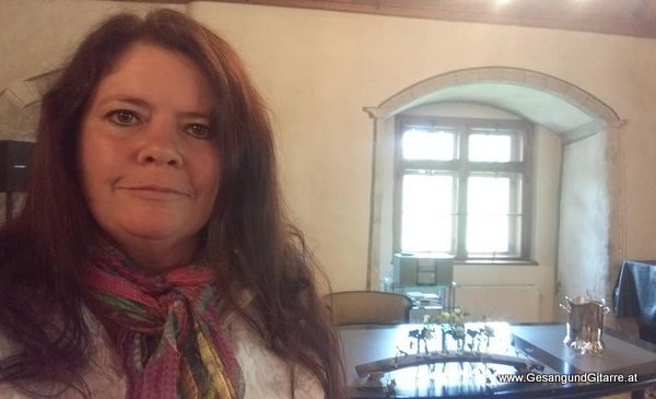Sängerin Hochzeitssängerin Yvonne Brugger Standesamt Röthis Schlössle